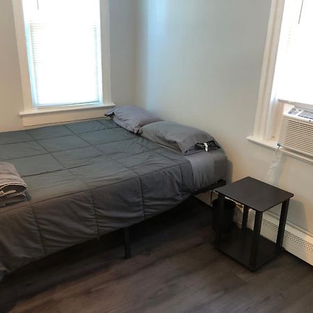 Private 2-Bedroom With Free Parking And Direct Bus To Nyc Manhattan Only 2 Blocks Away 린던 외부 사진
