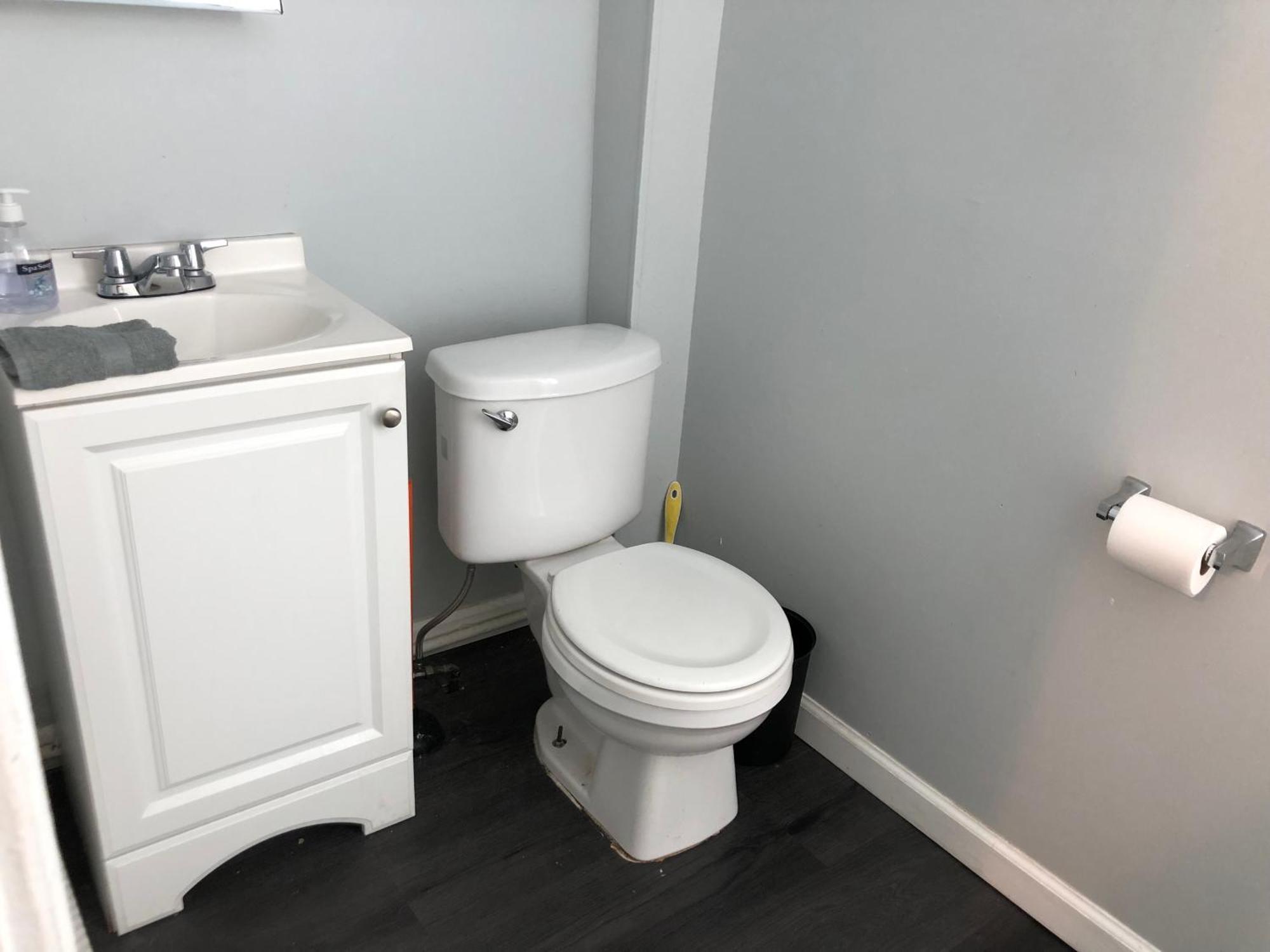 Private 2-Bedroom With Free Parking And Direct Bus To Nyc Manhattan Only 2 Blocks Away 린던 외부 사진