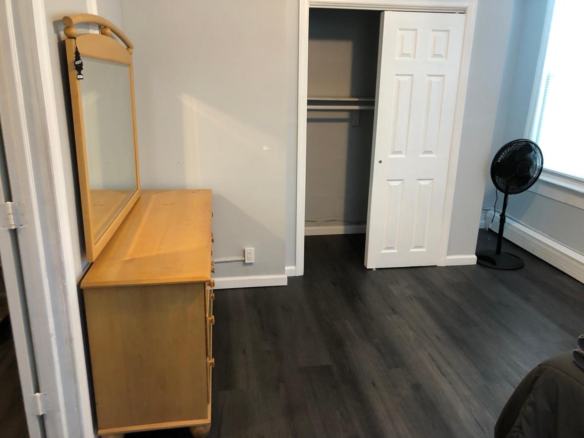 Private 2-Bedroom With Free Parking And Direct Bus To Nyc Manhattan Only 2 Blocks Away 린던 외부 사진