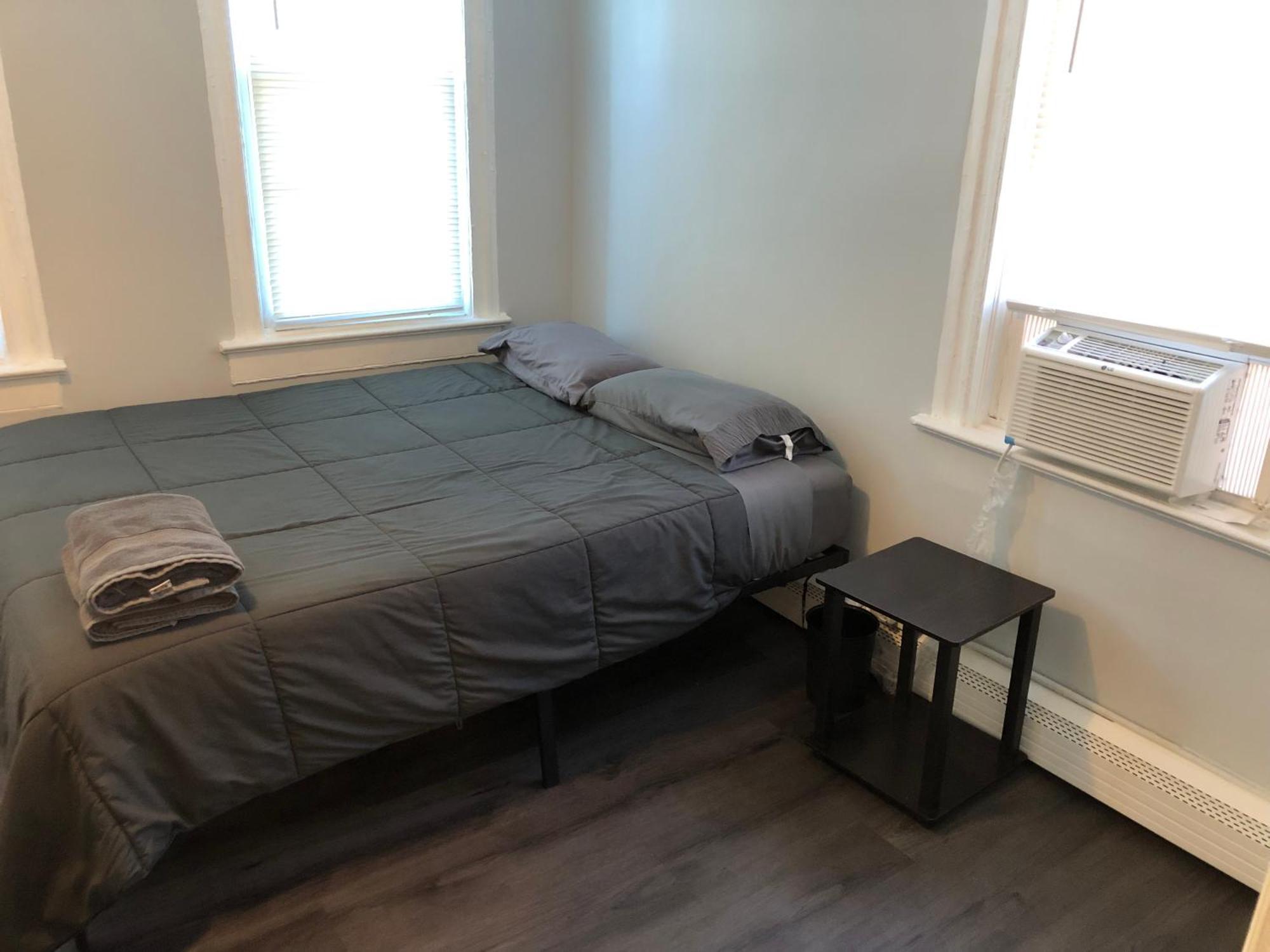 Private 2-Bedroom With Free Parking And Direct Bus To Nyc Manhattan Only 2 Blocks Away 린던 외부 사진